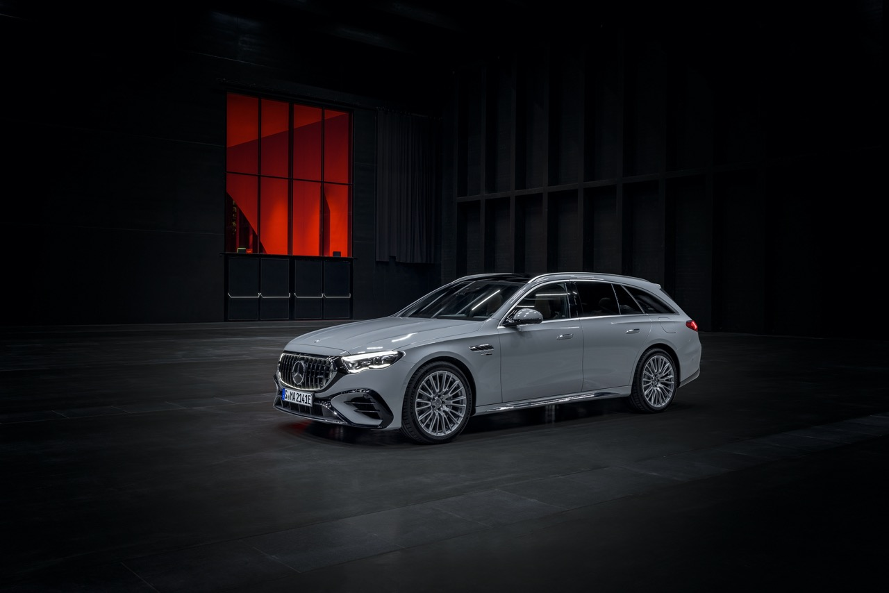 Mercedes-AMG Unveils E 53 Hybrid 4MATIC+ Saloon and Estate