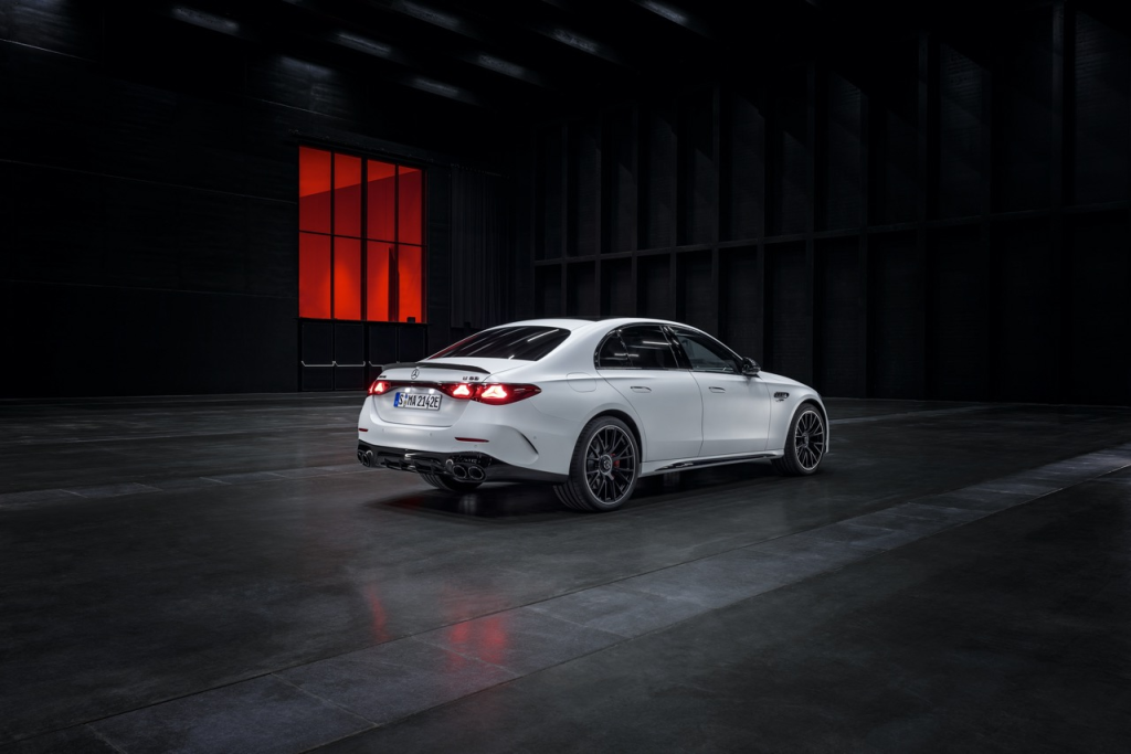 Mercedes-AMG Unveils E 53 Hybrid 4MATIC+ Saloon and Estate