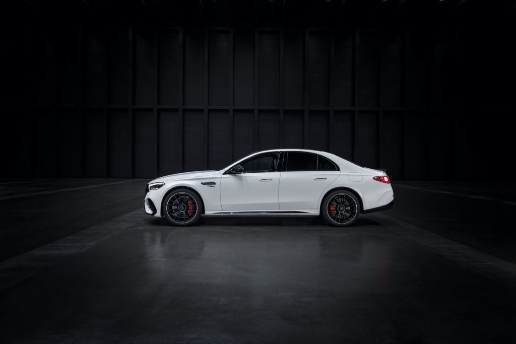 Mercedes-AMG Unveils E 53 Hybrid 4MATIC+ Saloon and Estate