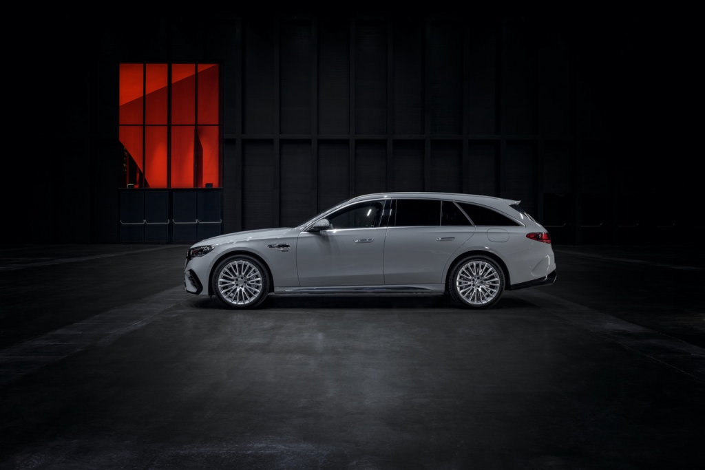 Mercedes-AMG Unveils E 53 Hybrid 4MATIC+ Saloon and Estate
