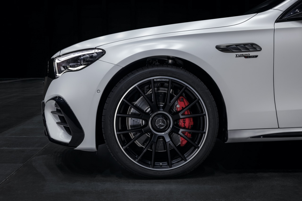 Mercedes-AMG Unveils E 53 Hybrid 4MATIC+ Saloon and Estate