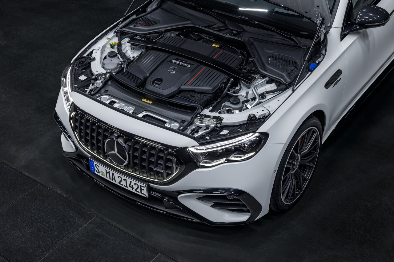 Mercedes-AMG Unveils E 53 Hybrid 4MATIC+ Saloon and Estate