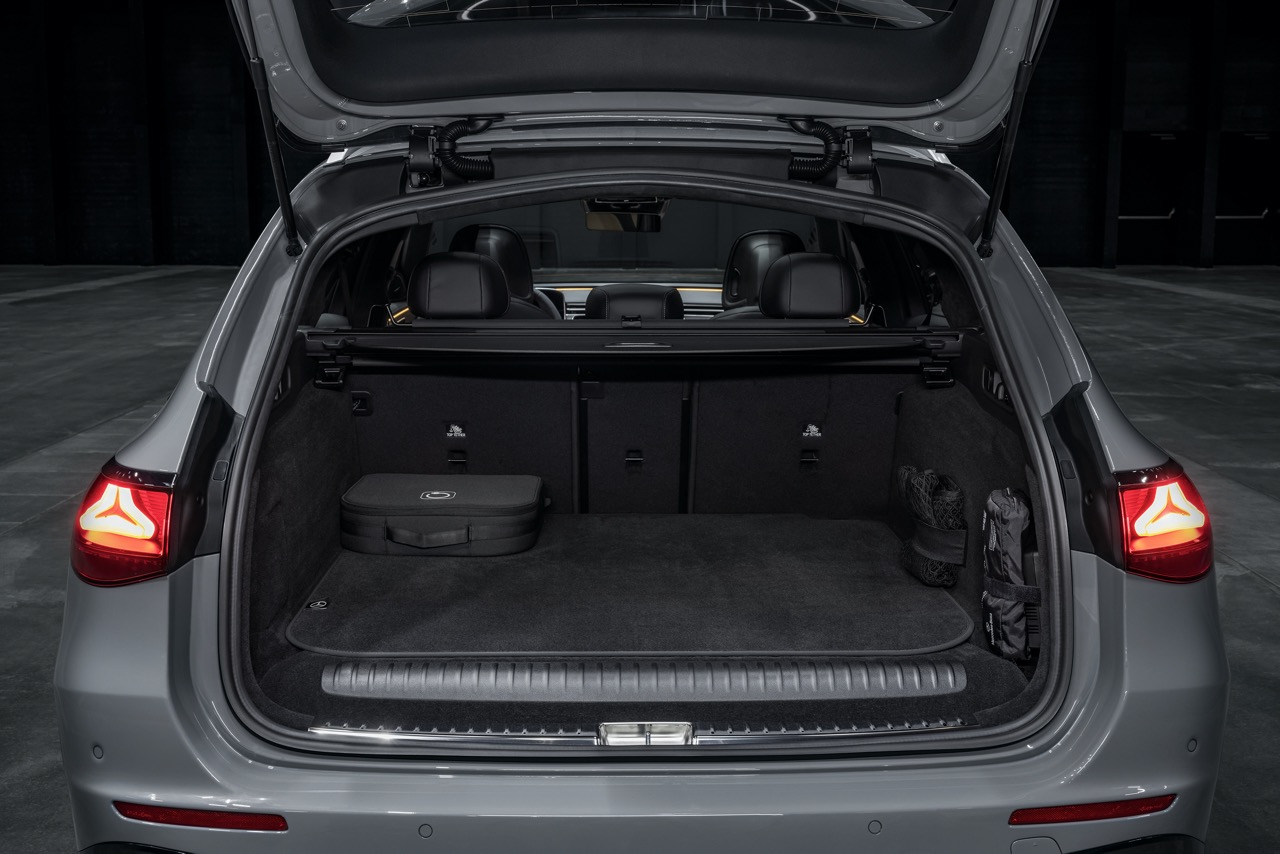Mercedes-AMG Unveils E 53 Hybrid 4MATIC+ Saloon and Estate