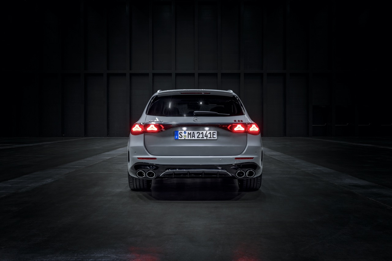 Mercedes-AMG Unveils E 53 Hybrid 4MATIC+ Saloon and Estate