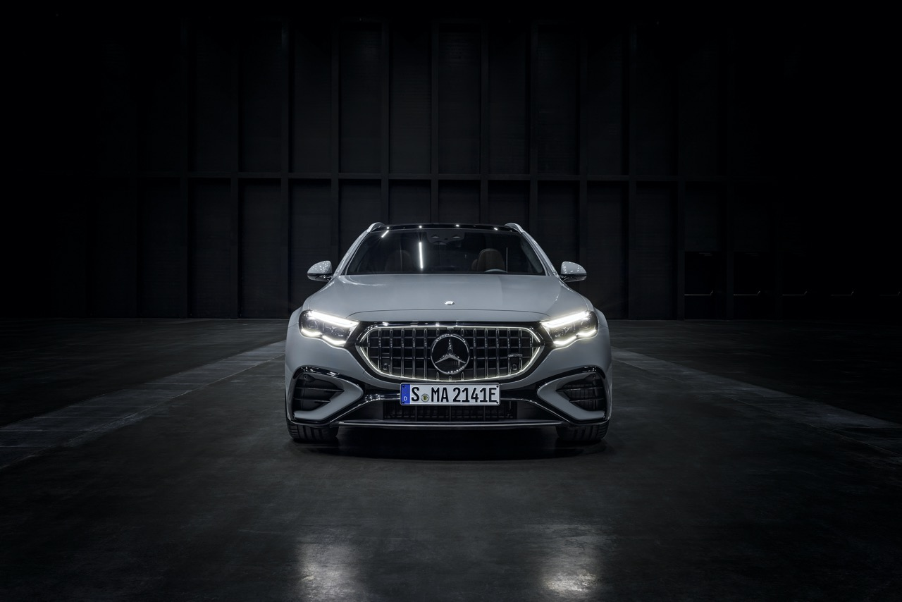 Mercedes-AMG Unveils E 53 Hybrid 4MATIC+ Saloon and Estate