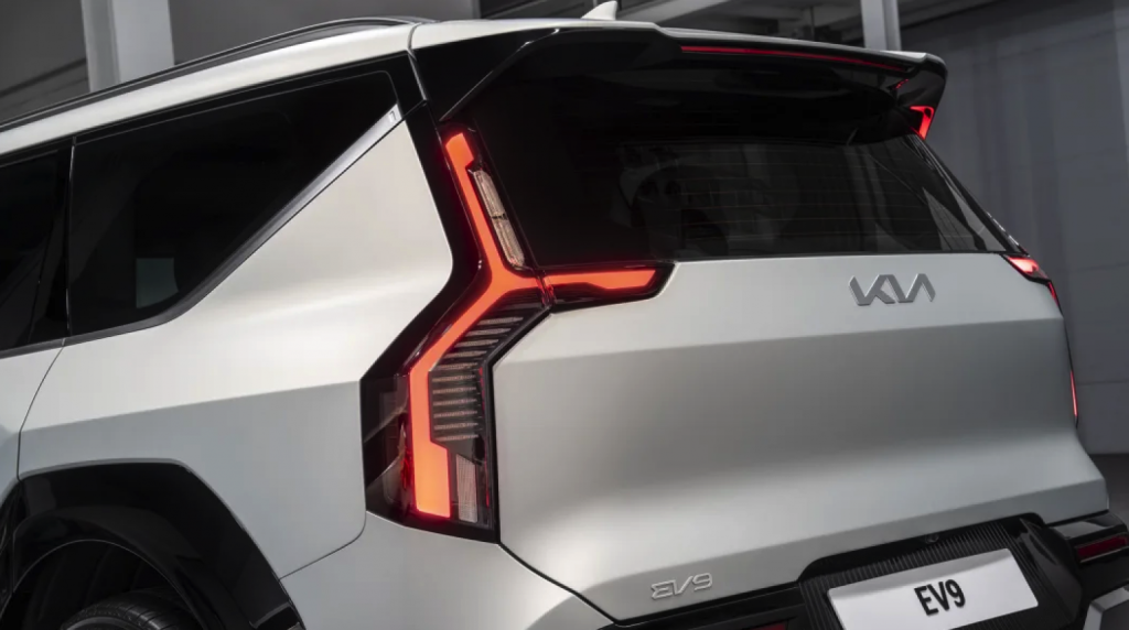 Kia EV9 Dinamakan ‘Kereta Terbaik UK 2024’