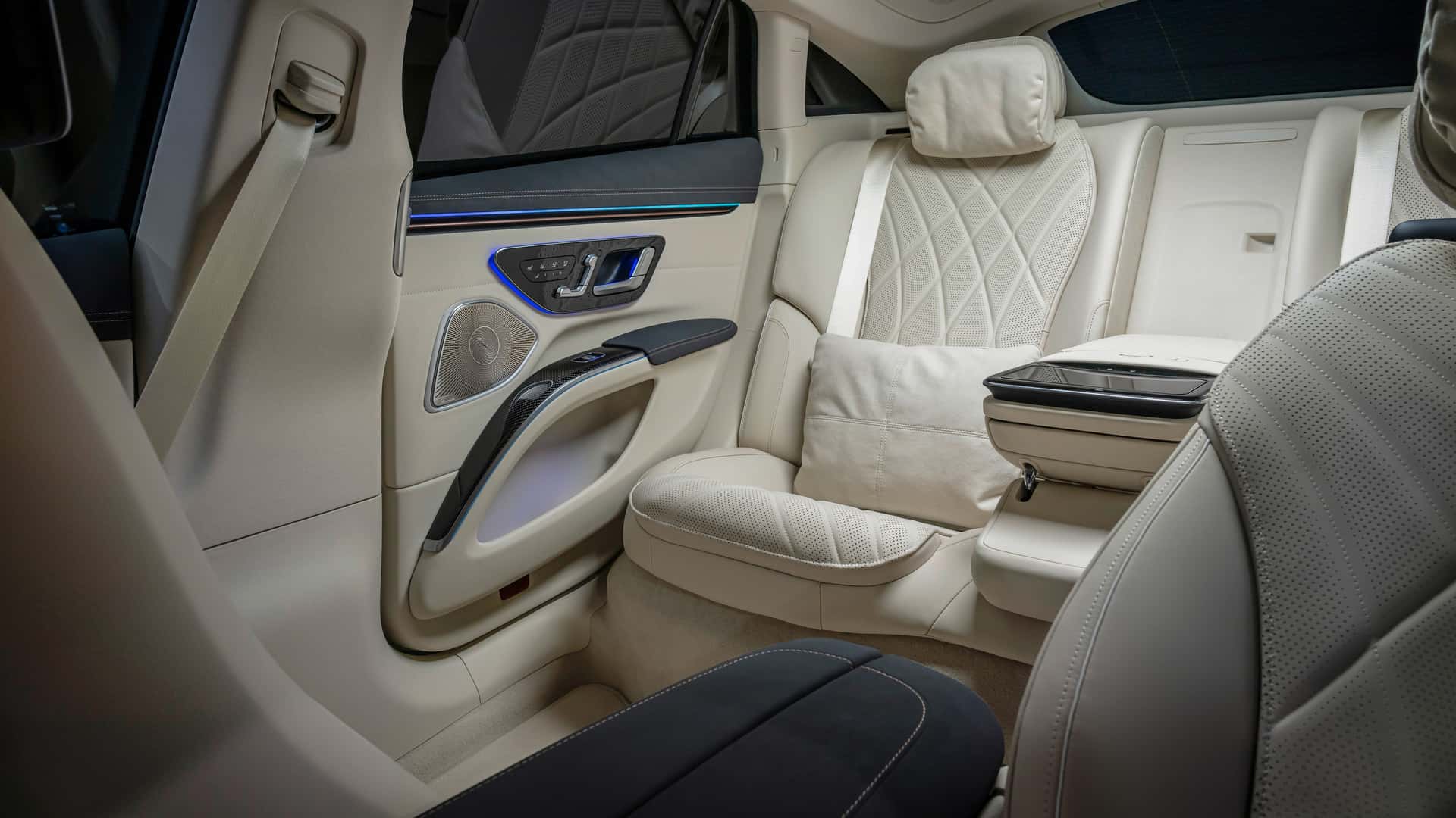 Mercedes-Benz EQS 2024 Mempunyai Bintang Mercedes Tegak di Bonet