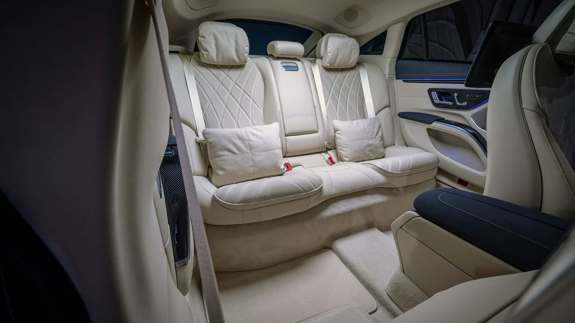 Mercedes-Benz EQS 2024 Mempunyai Bintang Mercedes Tegak di Bonet