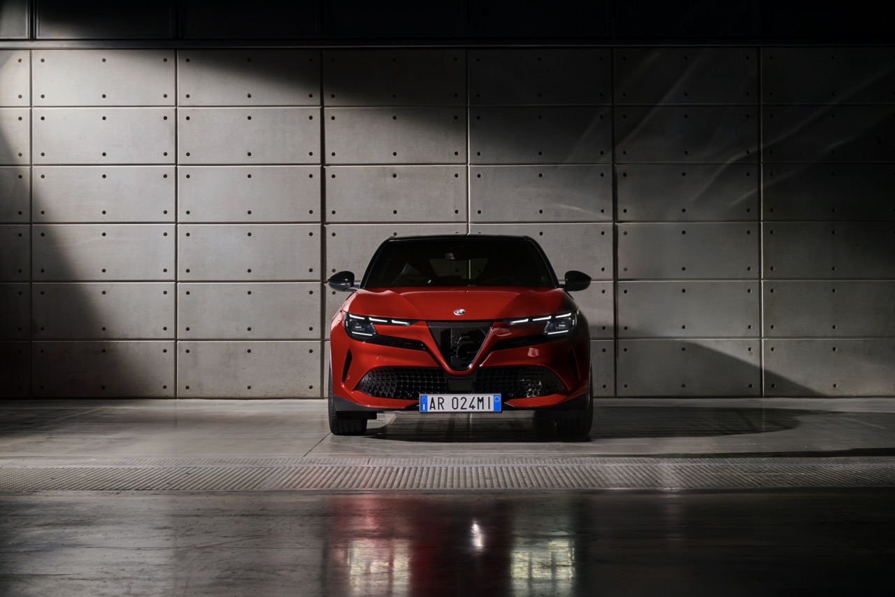 Alfa Romeo Milano: SUV Elektrik Pengeluaran Siri Pertama Firma