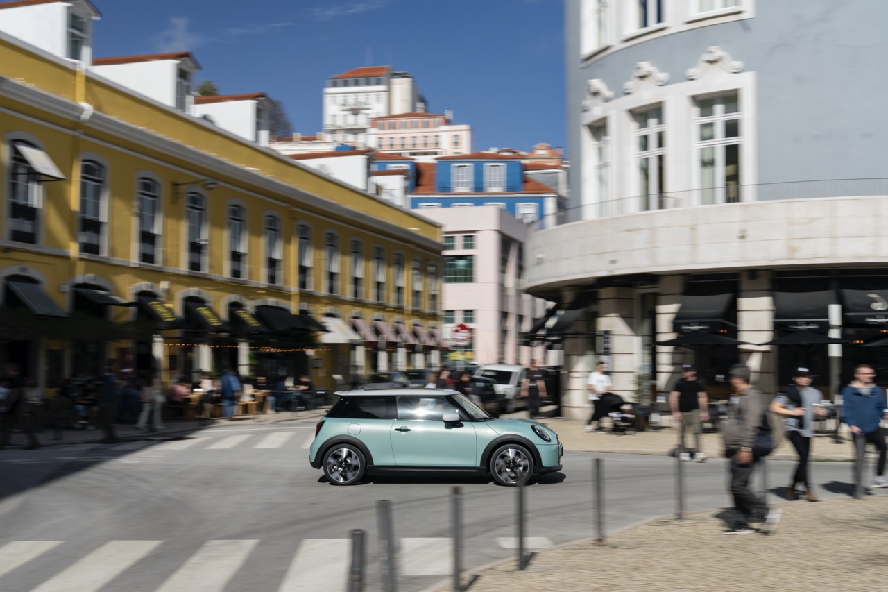 Mini Cooper S Baharu dalam Trim Klasik: Enjin Elektrik dan Petrol