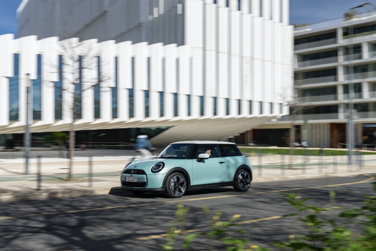 Mini Cooper S Baharu dalam Trim Klasik: Enjin Elektrik dan Petrol