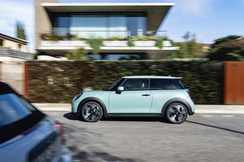 Mini Cooper S Baharu dalam Trim Klasik: Enjin Elektrik dan Petrol
