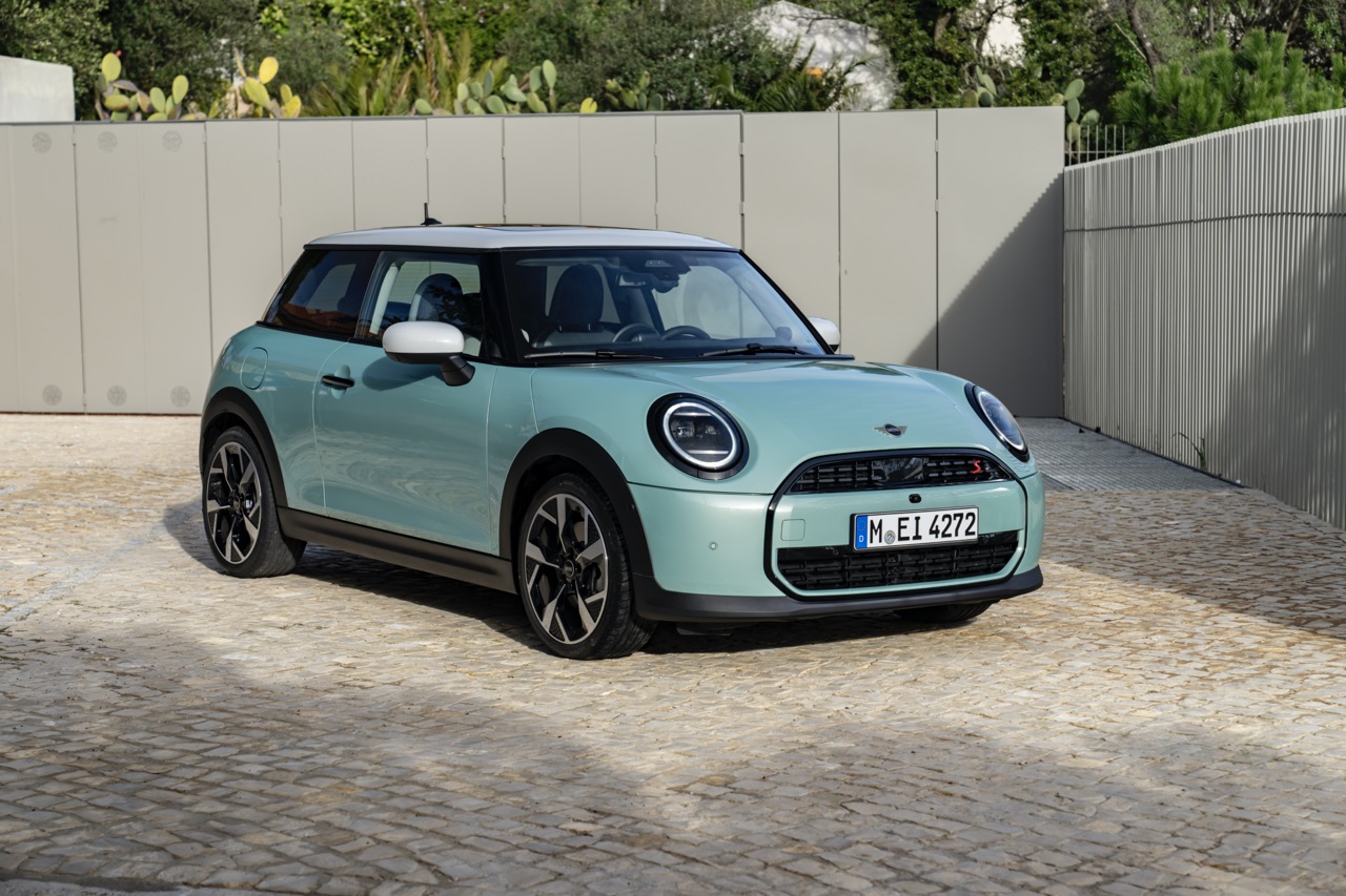 Mini Cooper S Baharu dalam Trim Klasik: Enjin Elektrik dan Petrol