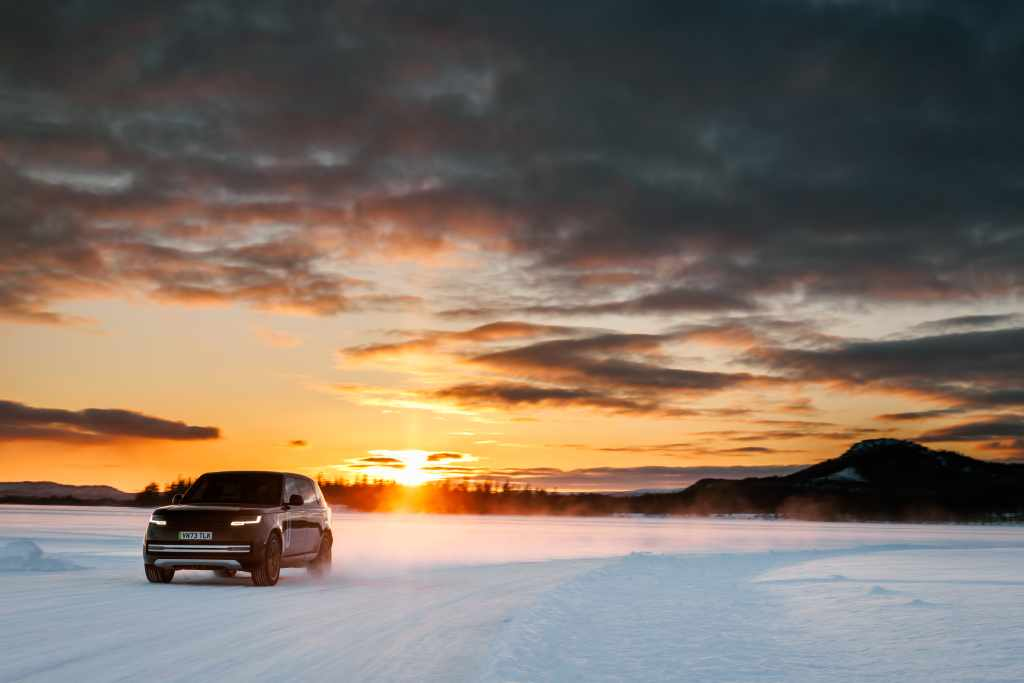 Prototaip Elektrik Range Rover Pertama Sedang Diuji di Tasik Beku