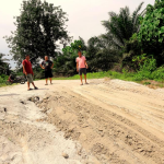 Penduduk Kampung Mencadang ‘Jalan Tikus’ di Ladang Bikam sebagai Laluan Alternatif