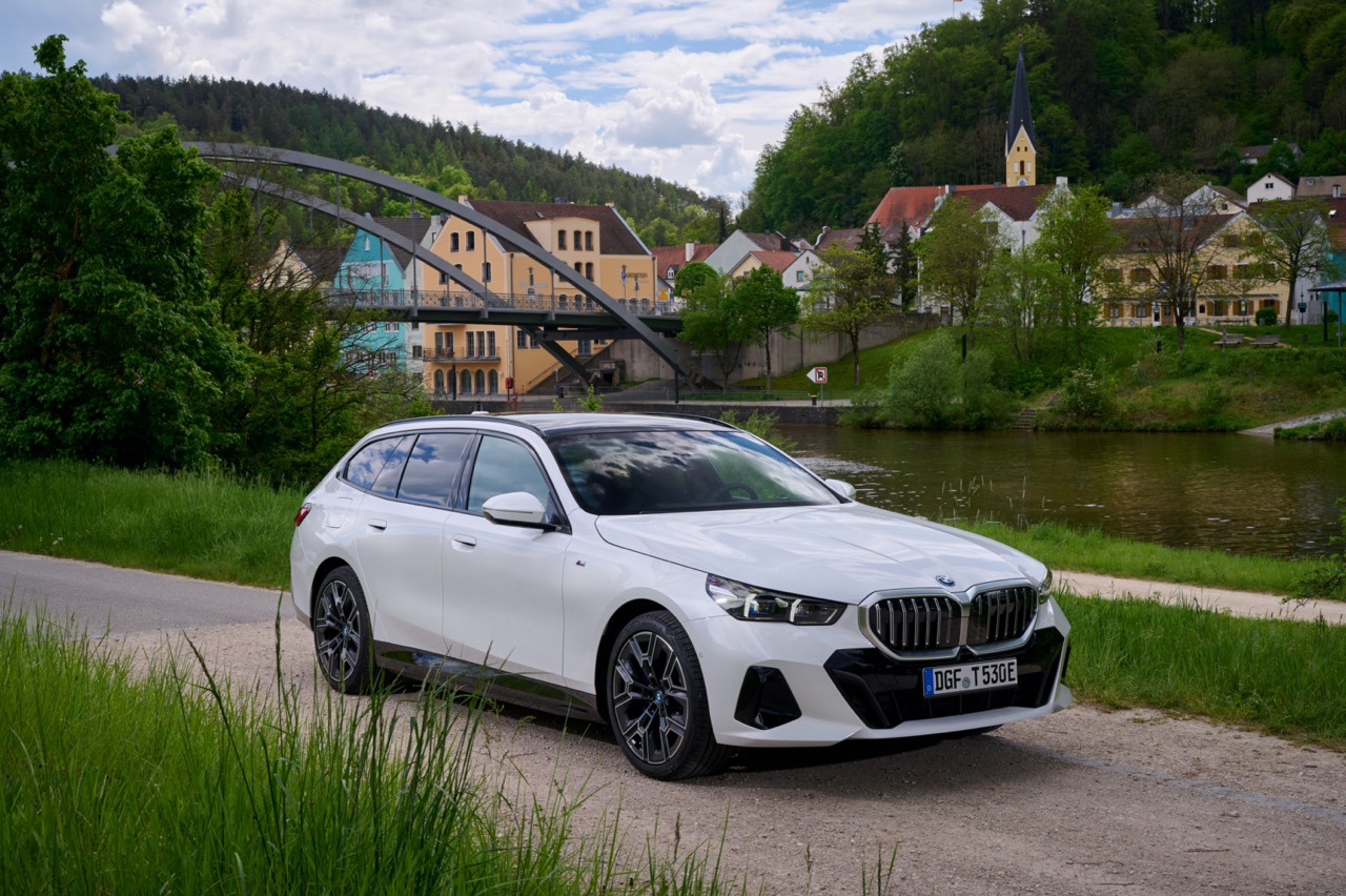 BMW 5 Series Touring Mengembangkan Variasi dengan BMW i5 Touring Pertama