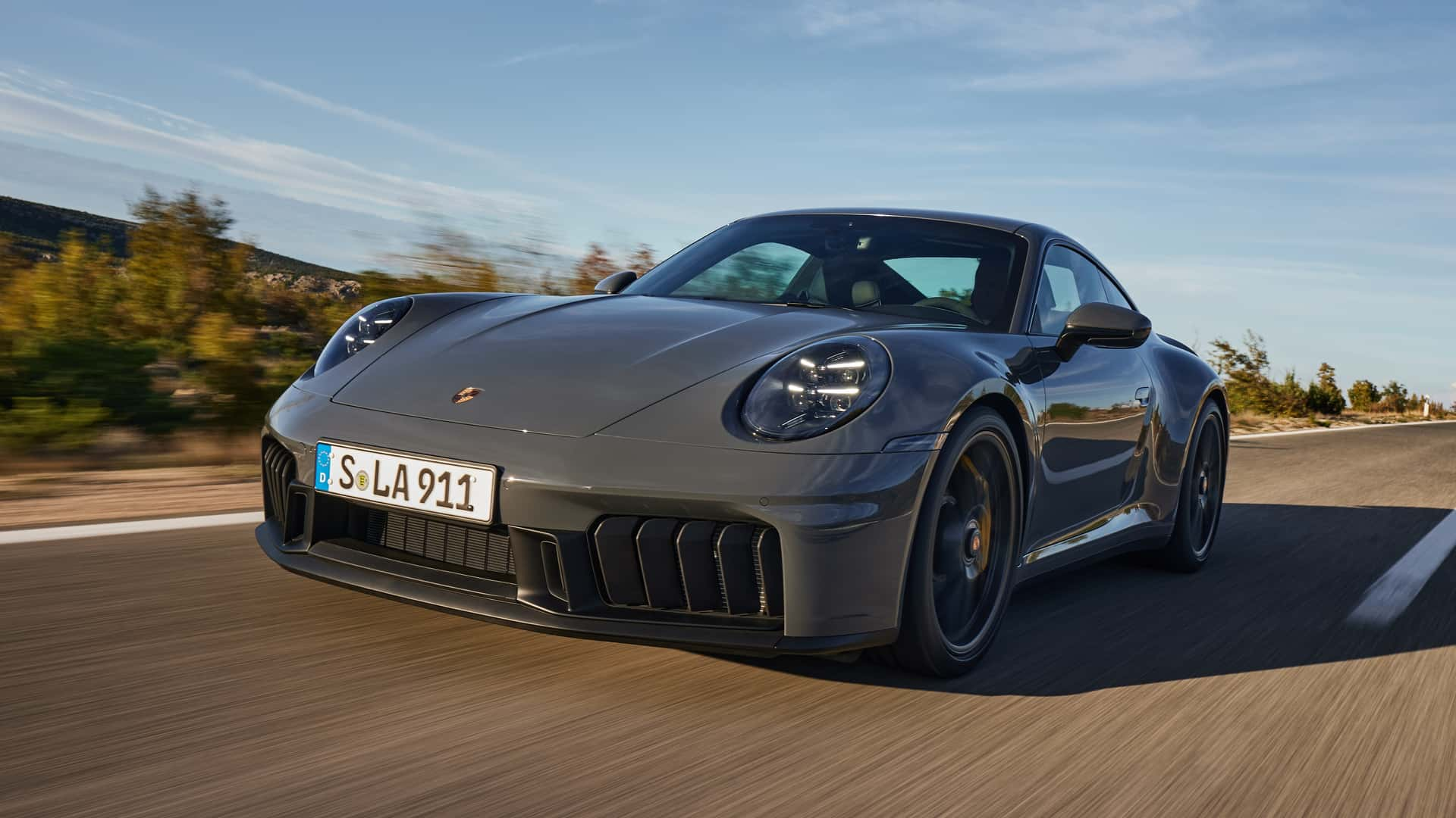 Porsche 911 Baharu: 911 ‘Street-Legal’ Pertama Dengan Sistem Hibrid Prestasi Super Ringan