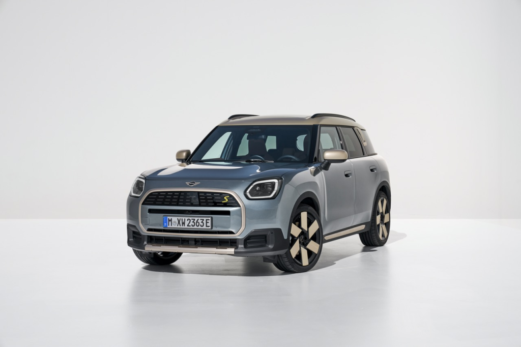 MINI Malaysia Memperkenalkan Tiga Model Ikonik Baharu