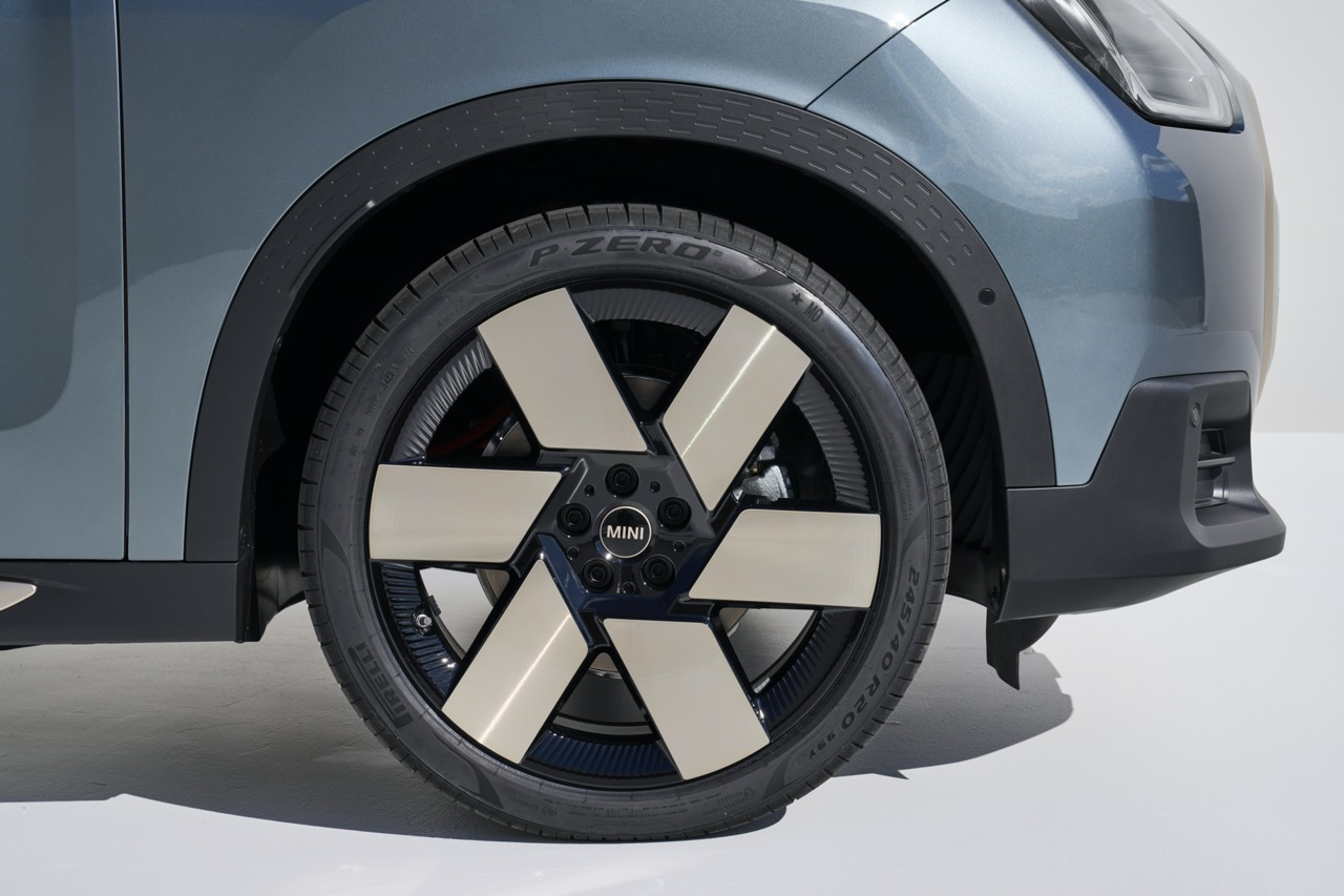 MINI Malaysia Memperkenalkan Tiga Model Ikonik Baharu