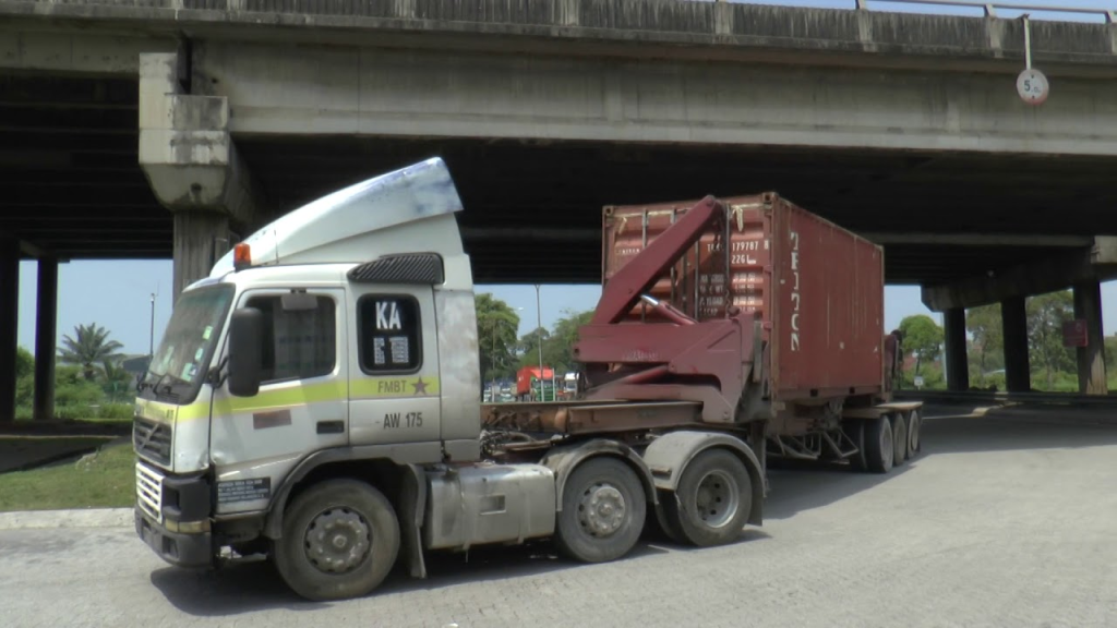 Transport Ministry and HRD Corp Join Forces to Train Lorry Drivers
