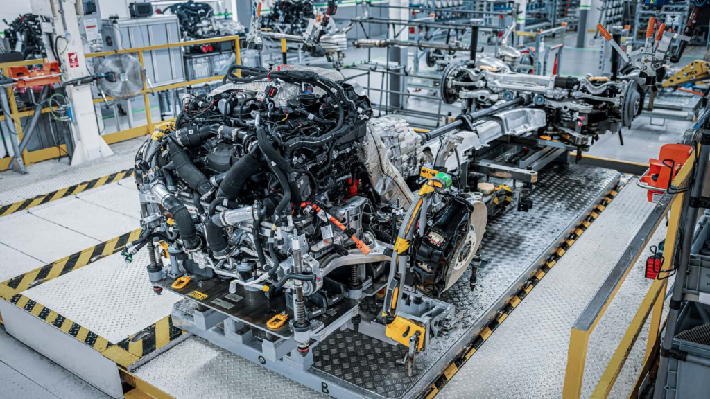 Bentley Memperkenalkan Hibrid Ultra Performance V8: Era Baharu Kuasa dan Kecekapan