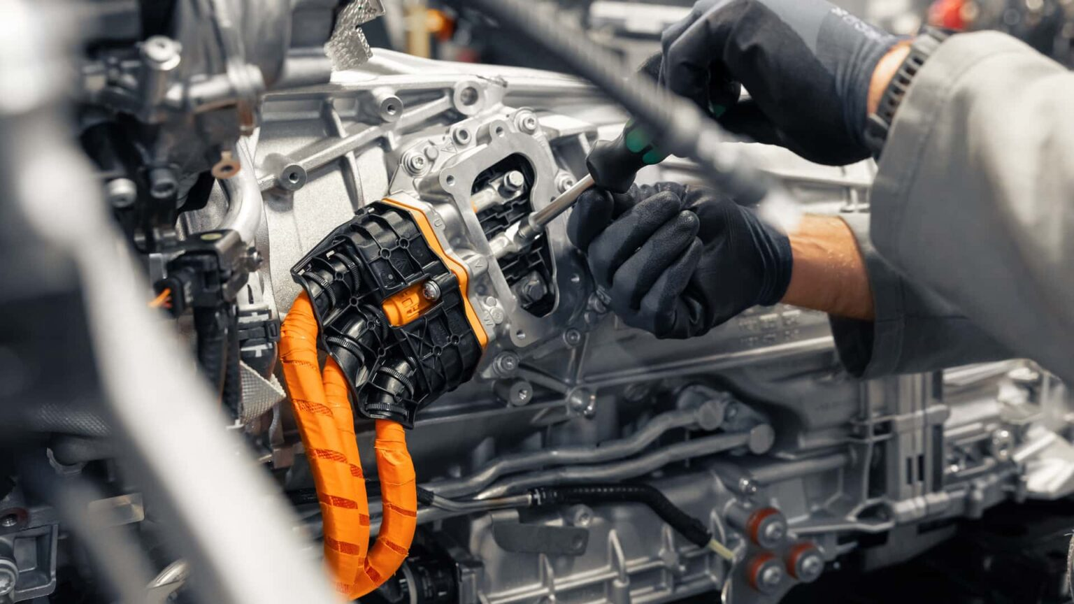 Bentley Memperkenalkan Hibrid Ultra Performance V8: Era Baharu Kuasa dan Kecekapan