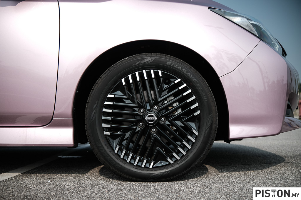 Review: Nissan Leaf – Why Buy An EV When You Can Lease One?