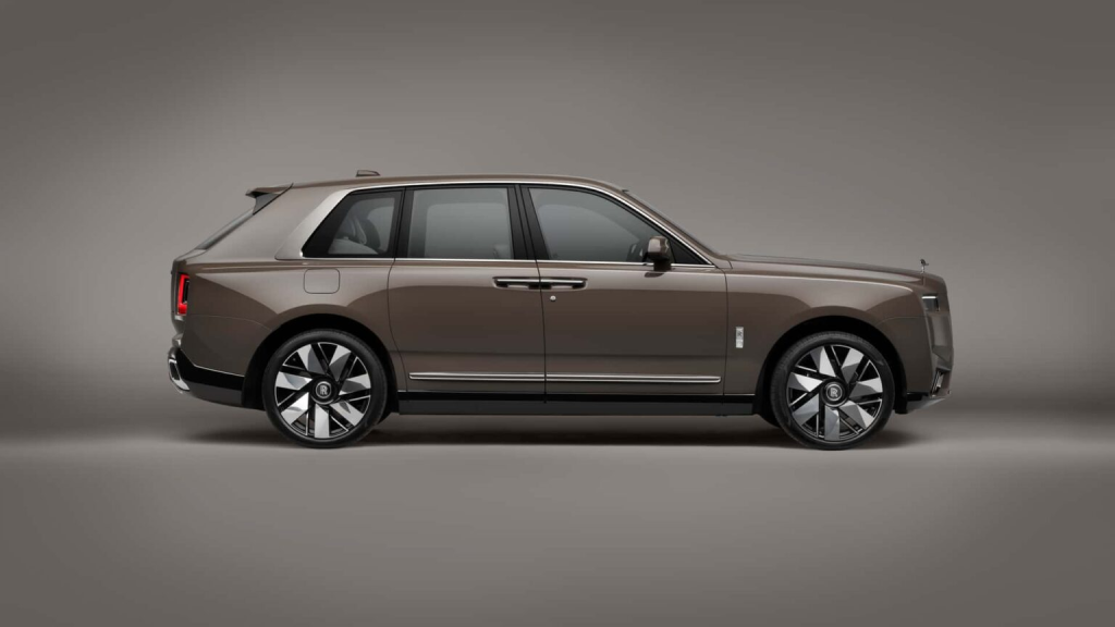 Rolls-Royce Memperkenalkan Cullinan Series II dengan Varian Black Badge