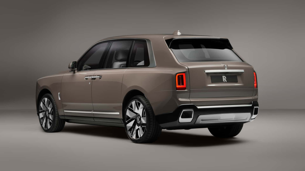 Rolls-Royce Memperkenalkan Cullinan Series II dengan Varian Black Badge