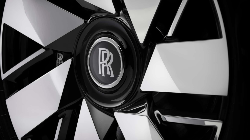 Rolls-Royce Memperkenalkan Cullinan Series II dengan Varian Black Badge