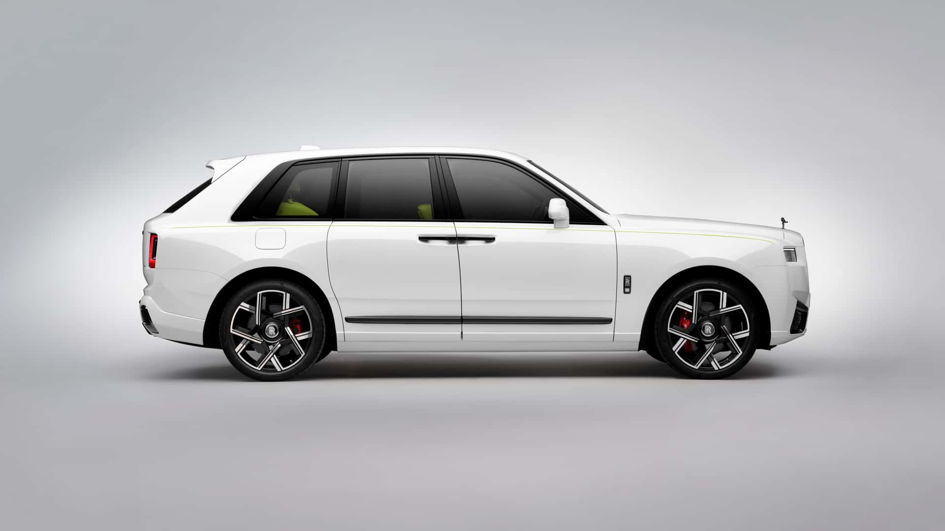 Rolls-Royce Memperkenalkan Cullinan Series II dengan Varian Black Badge