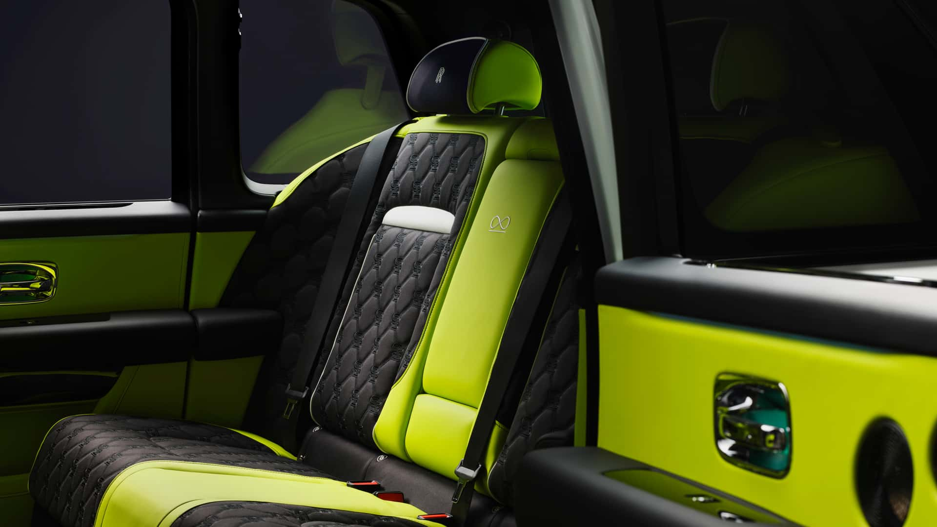 Rolls-Royce Memperkenalkan Cullinan Series II dengan Varian Black Badge