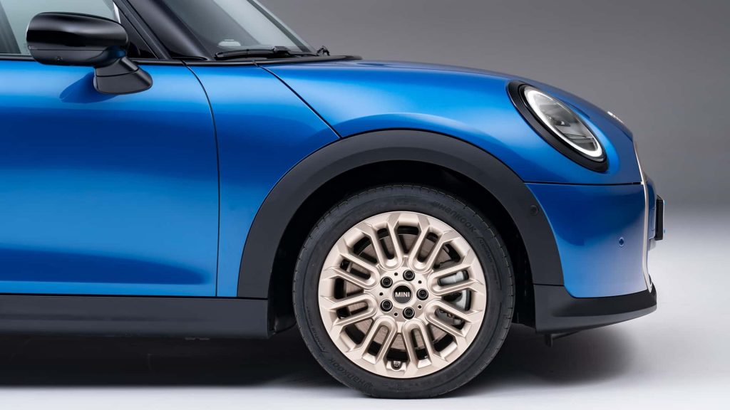 Mini Cooper 5 Door Baharu Menyertai Keluarga Mini dengan 204hp