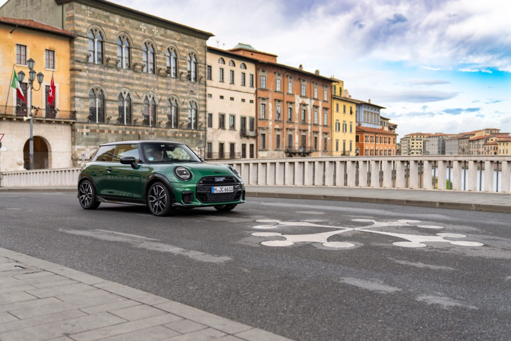 Mini Cooper S dalam JCW Trim Baharu: 204hp, 300Nm Tork