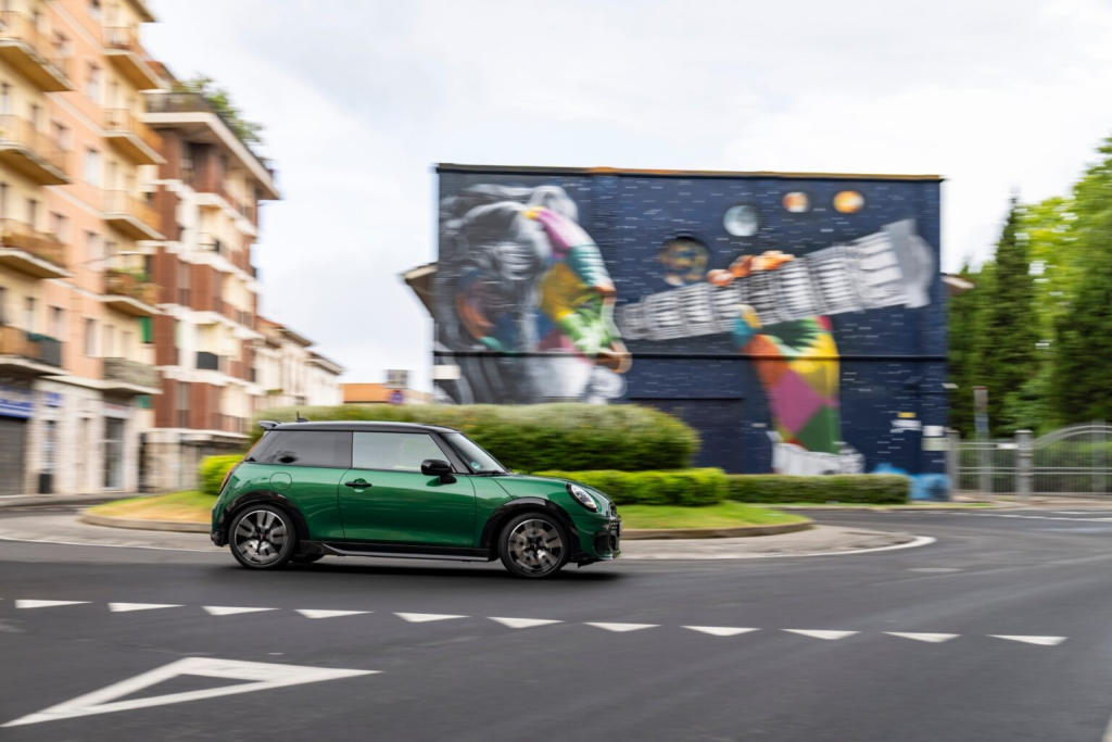 Mini Cooper S dalam JCW Trim Baharu: 204hp, 300Nm Tork