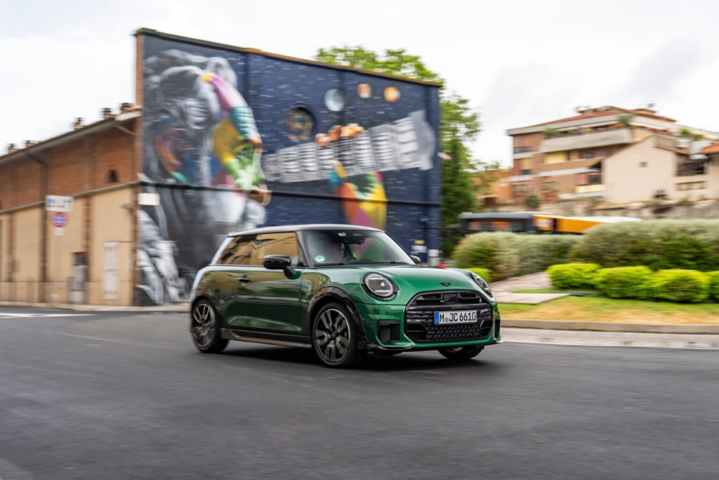 Mini Cooper S dalam JCW Trim Baharu: 204hp, 300Nm Tork