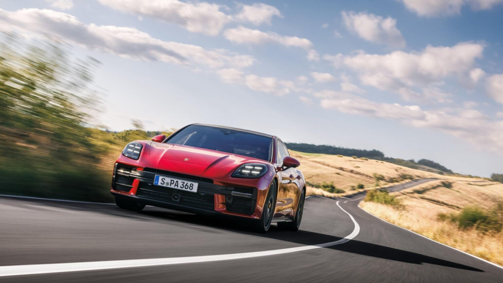 Porsche Panamera Turbo S E-Hibrid dan Panamera GTS: Prestasi, Kemewahan, dan Inovasi