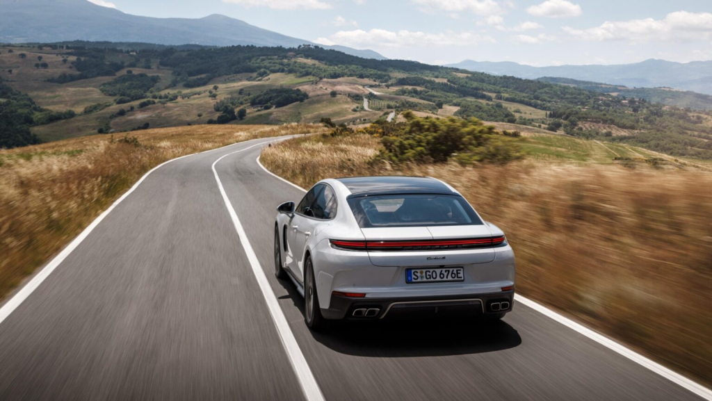 Porsche Panamera Turbo S E-Hibrid dan Panamera GTS: Prestasi, Kemewahan, dan Inovasi