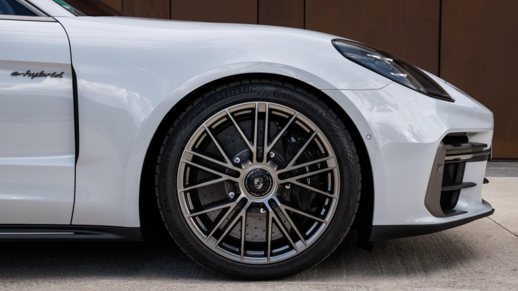 Porsche Panamera Turbo S E-Hibrid dan Panamera GTS: Prestasi, Kemewahan, dan Inovasi