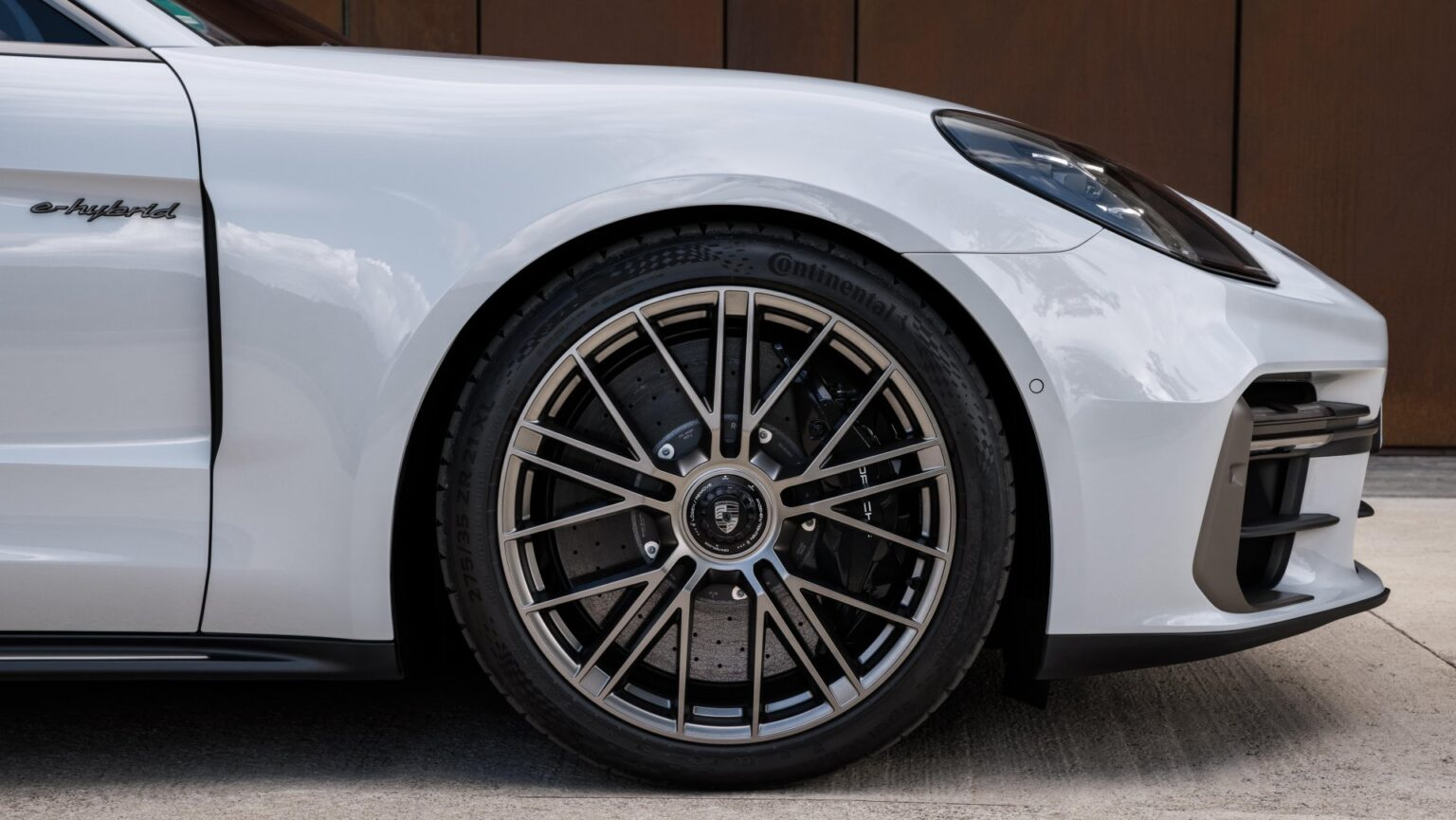 Porsche Panamera Turbo S E-Hibrid dan Panamera GTS: Prestasi, Kemewahan, dan Inovasi