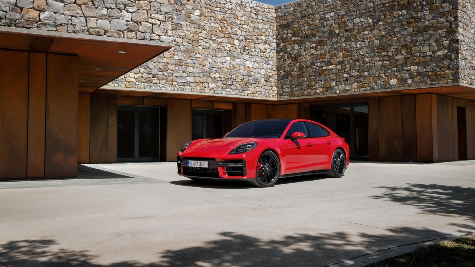 Porsche Panamera Turbo S E-Hibrid dan Panamera GTS: Prestasi, Kemewahan, dan Inovasi