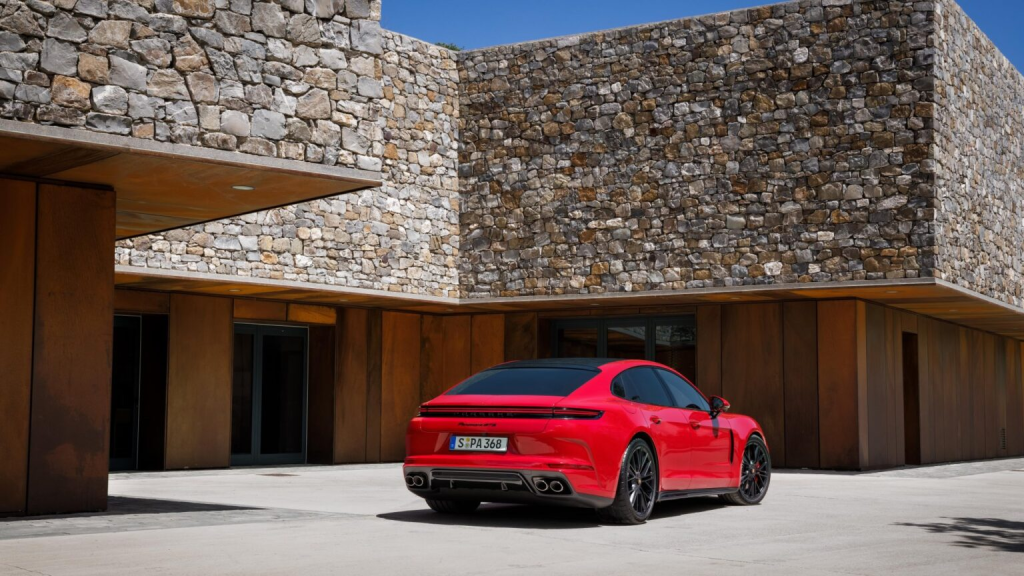 Porsche Panamera Turbo S E-Hibrid dan Panamera GTS: Prestasi, Kemewahan, dan Inovasi