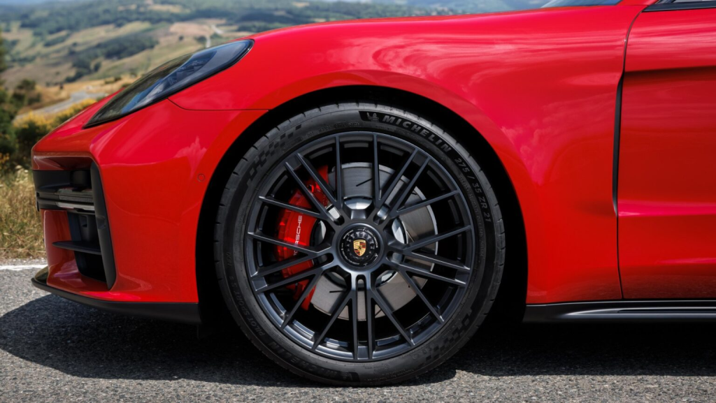 Porsche Panamera Turbo S E-Hibrid dan Panamera GTS: Prestasi, Kemewahan, dan Inovasi