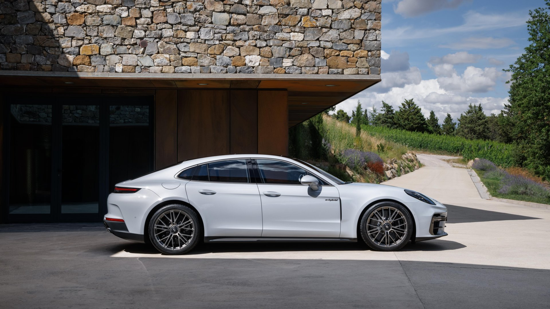 Porsche Panamera Turbo S E-Hibrid dan Panamera GTS: Prestasi, Kemewahan, dan Inovasi