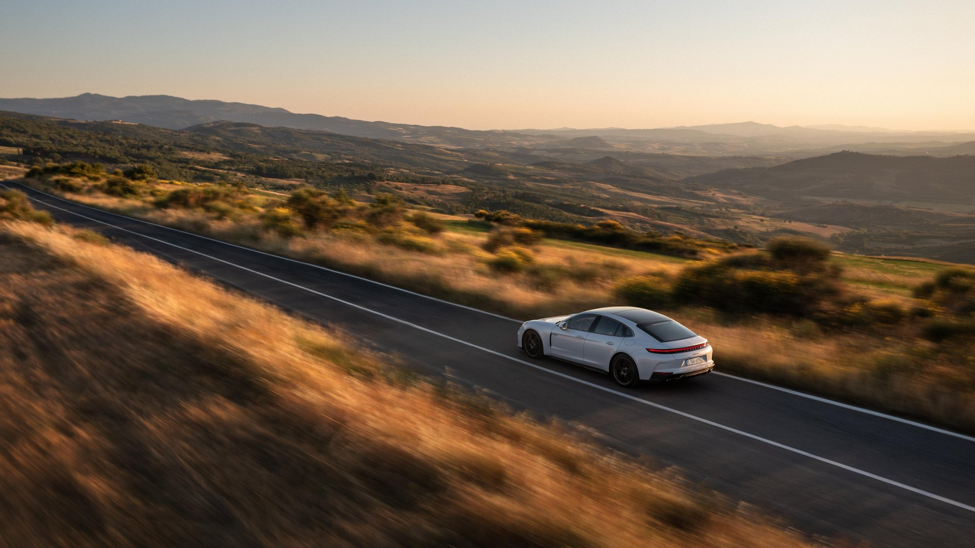 Porsche Panamera Turbo S E-Hibrid dan Panamera GTS: Prestasi, Kemewahan, dan Inovasi
