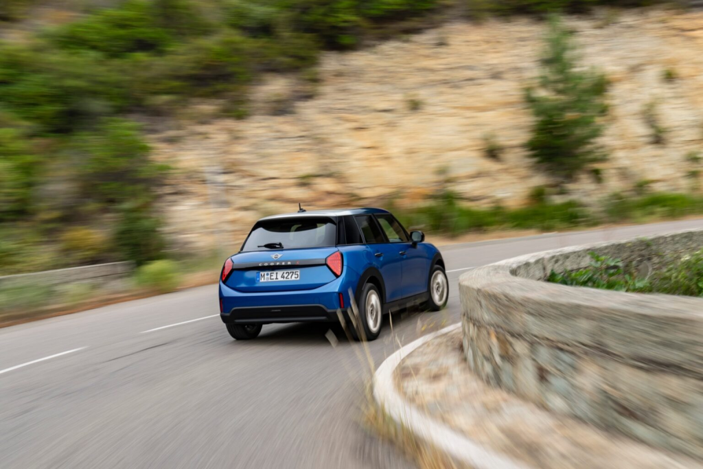 Mini Cooper S 5-Pintu: Ruang dan Keselesaan yang Dipertingkatkan