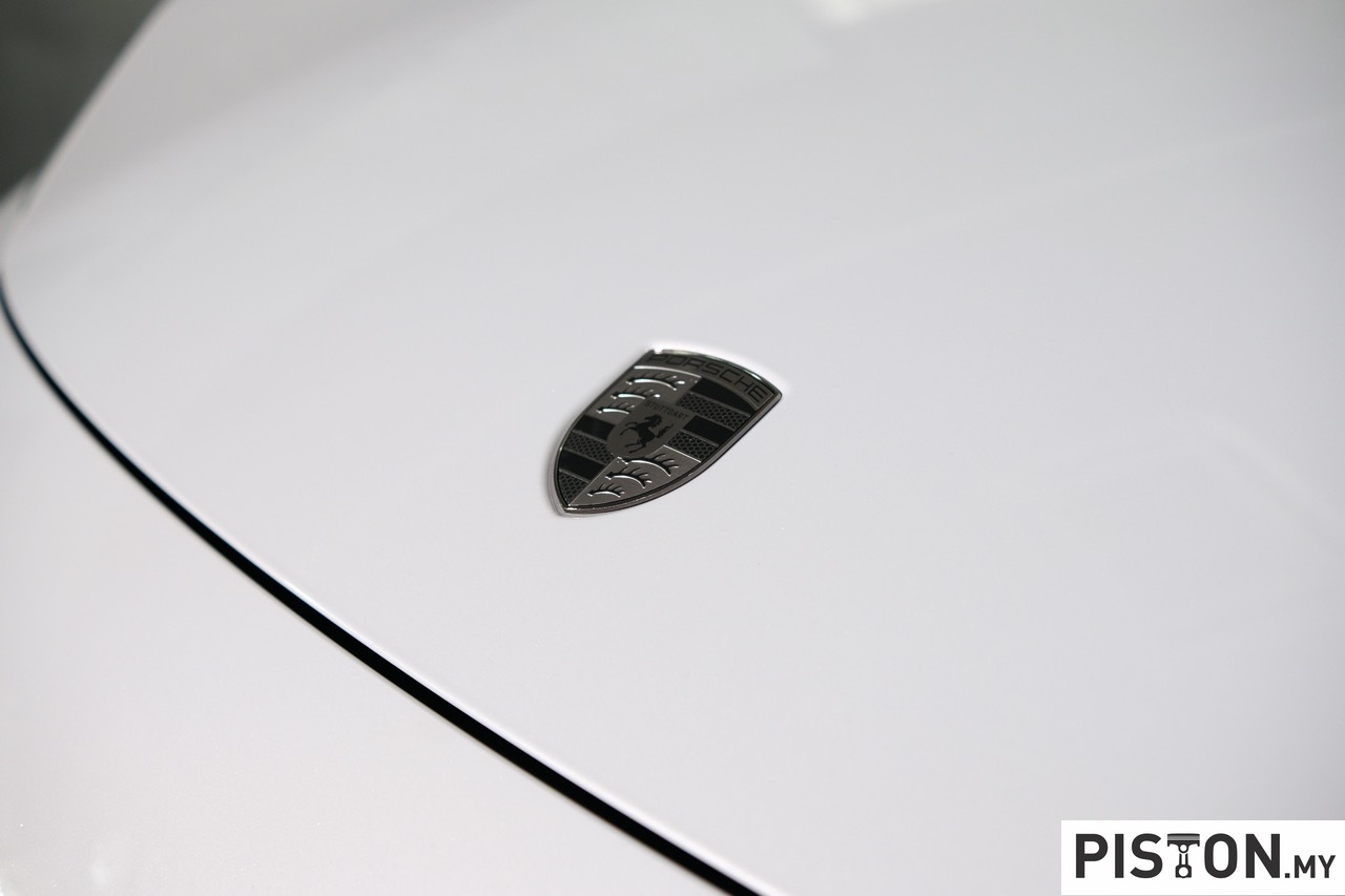Porsche Memperluas Barisan Elektrik Macan dengan Pacuan Roda Belakang dan Varian 4S
