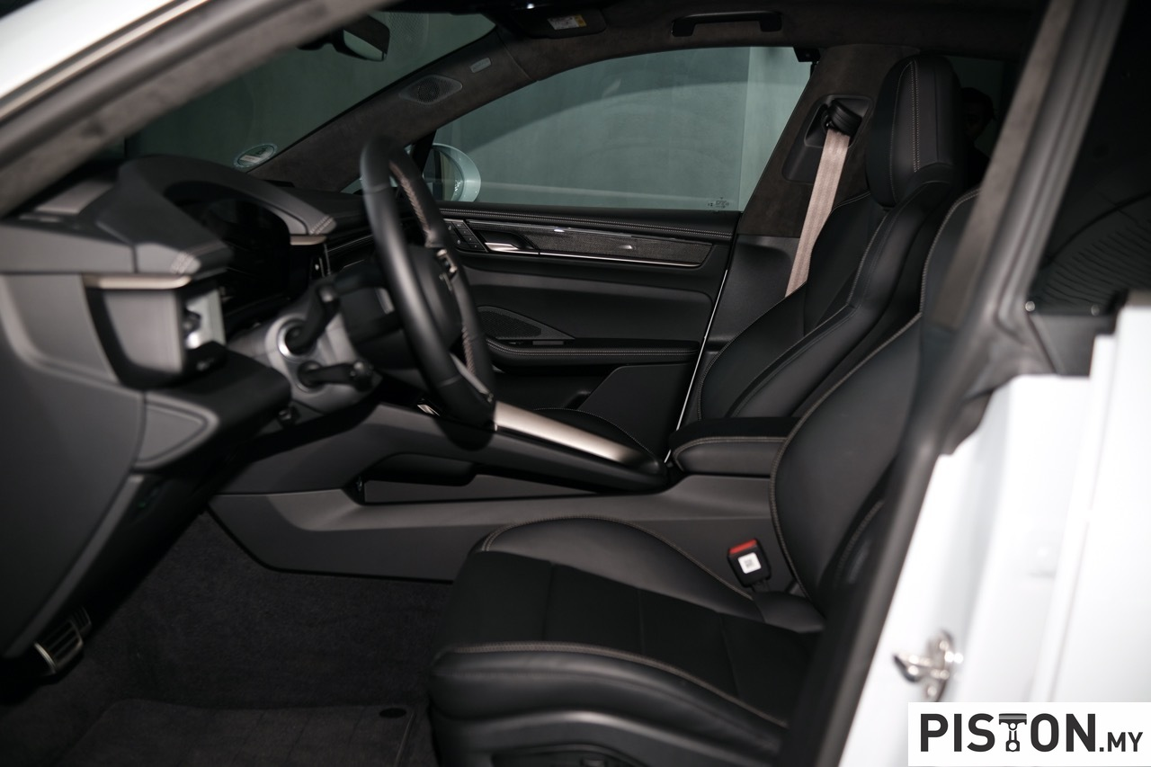 Porsche Memperluas Barisan Elektrik Macan dengan Pacuan Roda Belakang dan Varian 4S