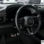 Porsche Memperluas Barisan Elektrik Macan dengan Pacuan Roda Belakang dan Varian 4S