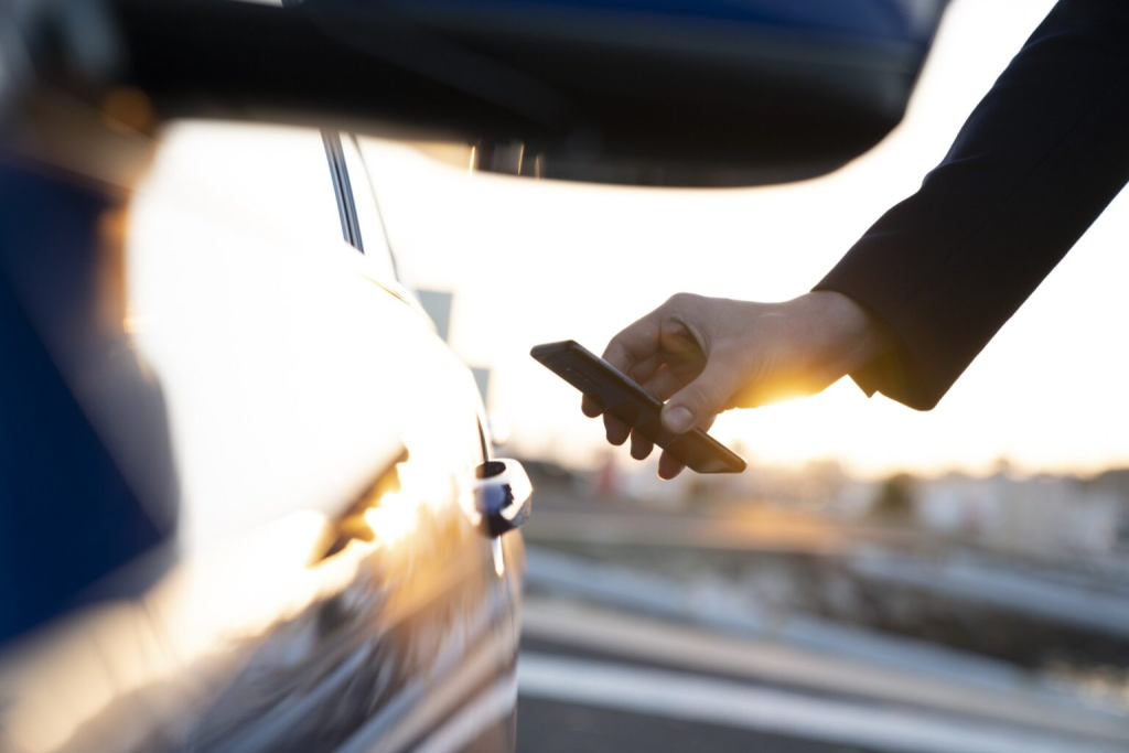 Kumpulan BMW Menerima Sijil Kunci Digital Car Connectivity Consortium